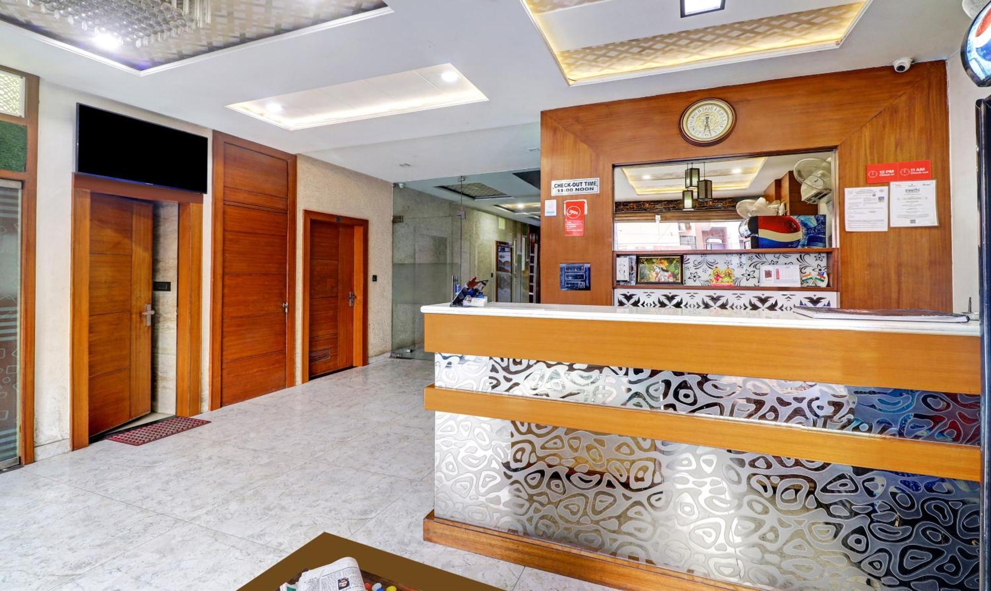 Itsy Hotels Anjali Mahal 500, Mtrs From Mathura Railway Station Eksteriør billede