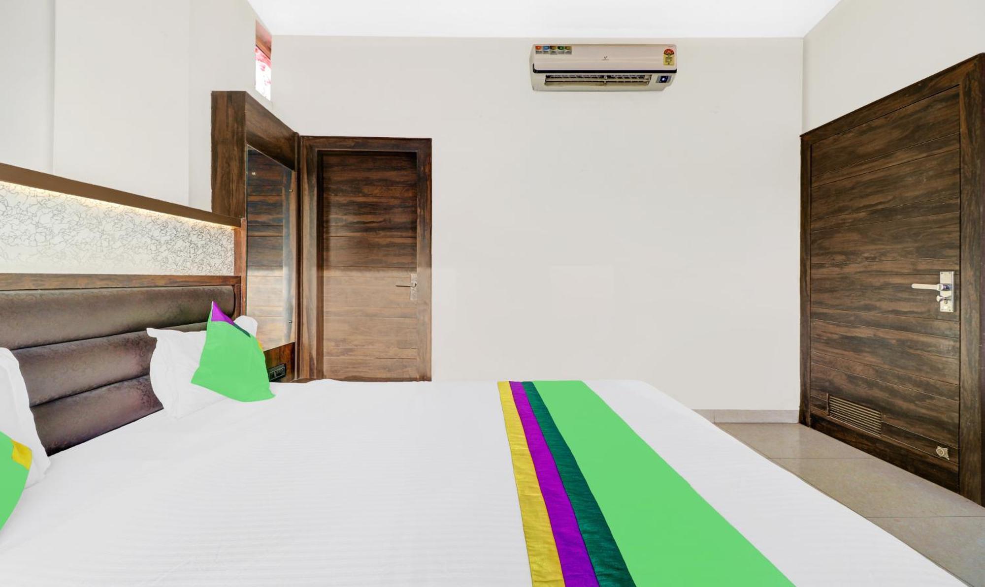 Itsy Hotels Anjali Mahal 500, Mtrs From Mathura Railway Station Eksteriør billede