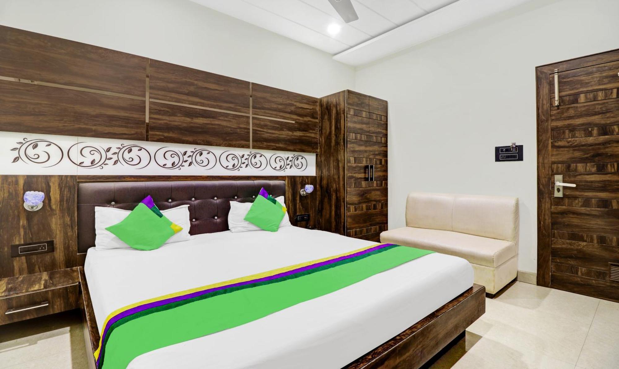 Itsy Hotels Anjali Mahal 500, Mtrs From Mathura Railway Station Eksteriør billede