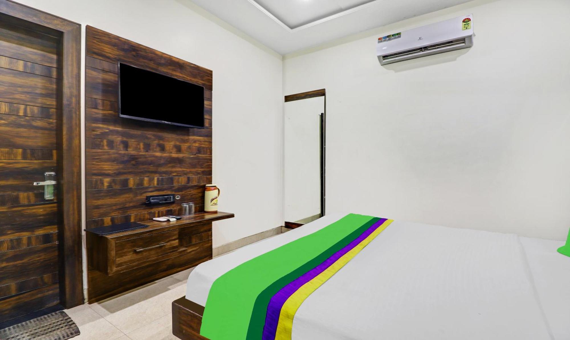 Itsy Hotels Anjali Mahal 500, Mtrs From Mathura Railway Station Eksteriør billede