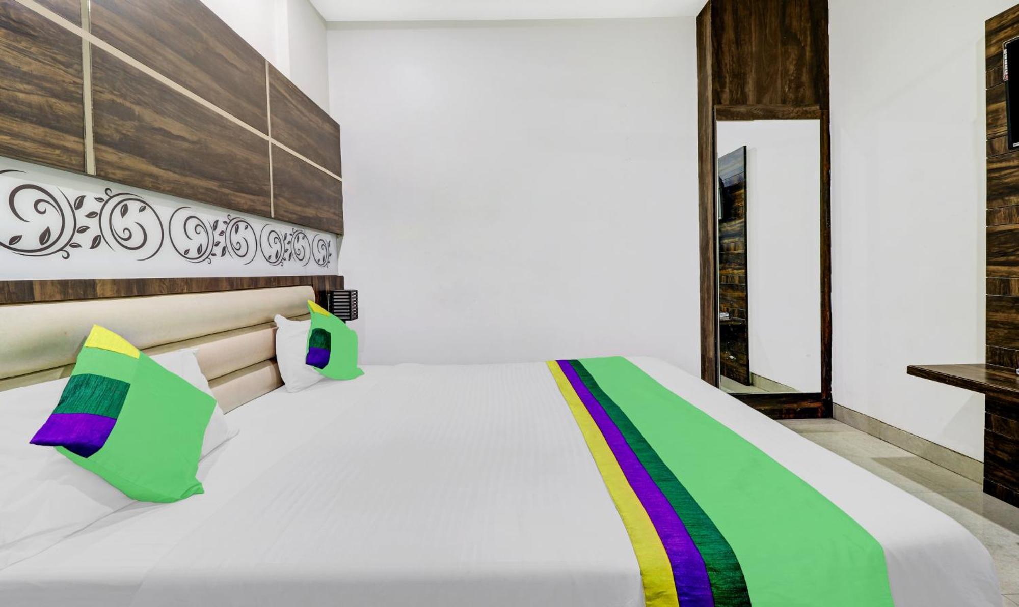 Itsy Hotels Anjali Mahal 500, Mtrs From Mathura Railway Station Eksteriør billede
