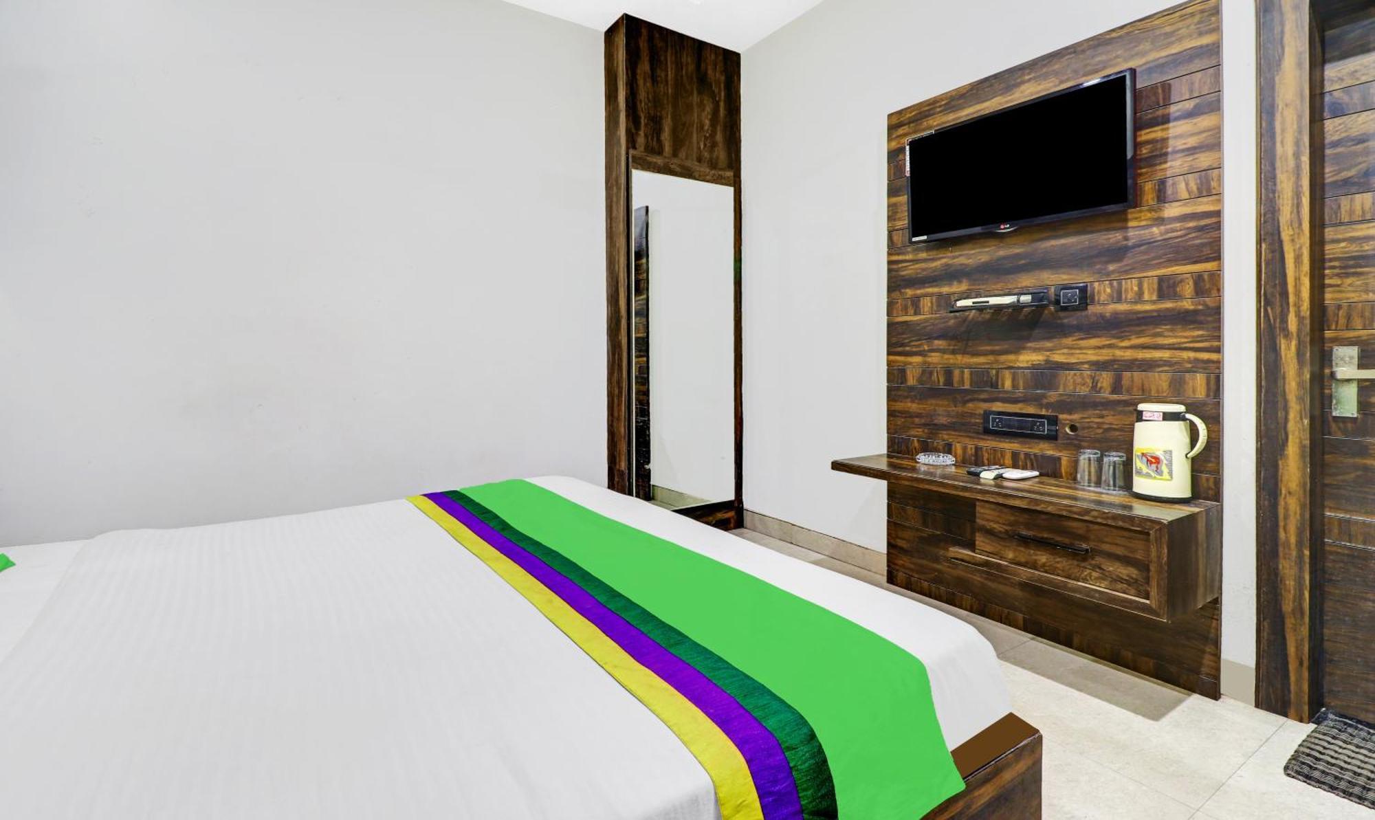 Itsy Hotels Anjali Mahal 500, Mtrs From Mathura Railway Station Eksteriør billede