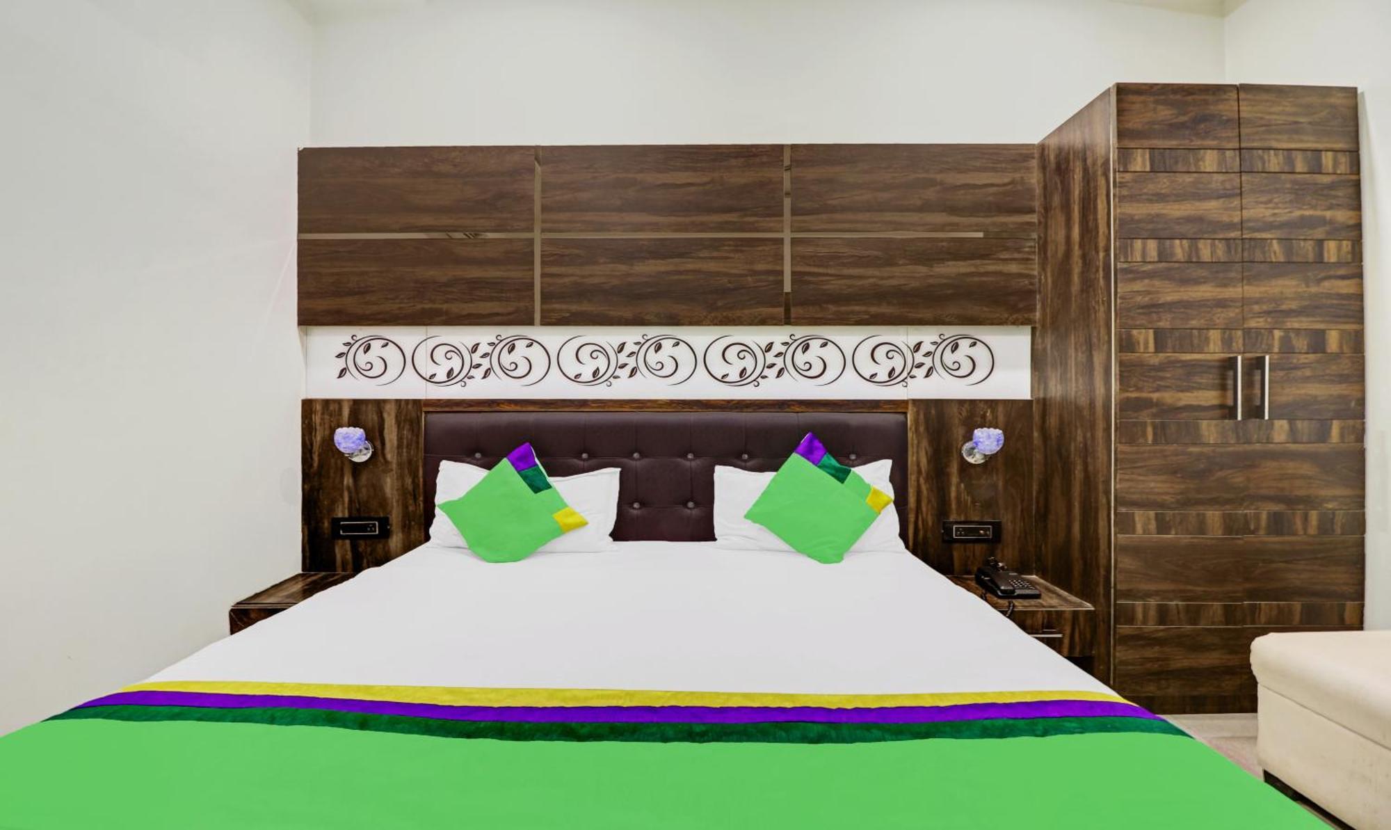 Itsy Hotels Anjali Mahal 500, Mtrs From Mathura Railway Station Eksteriør billede