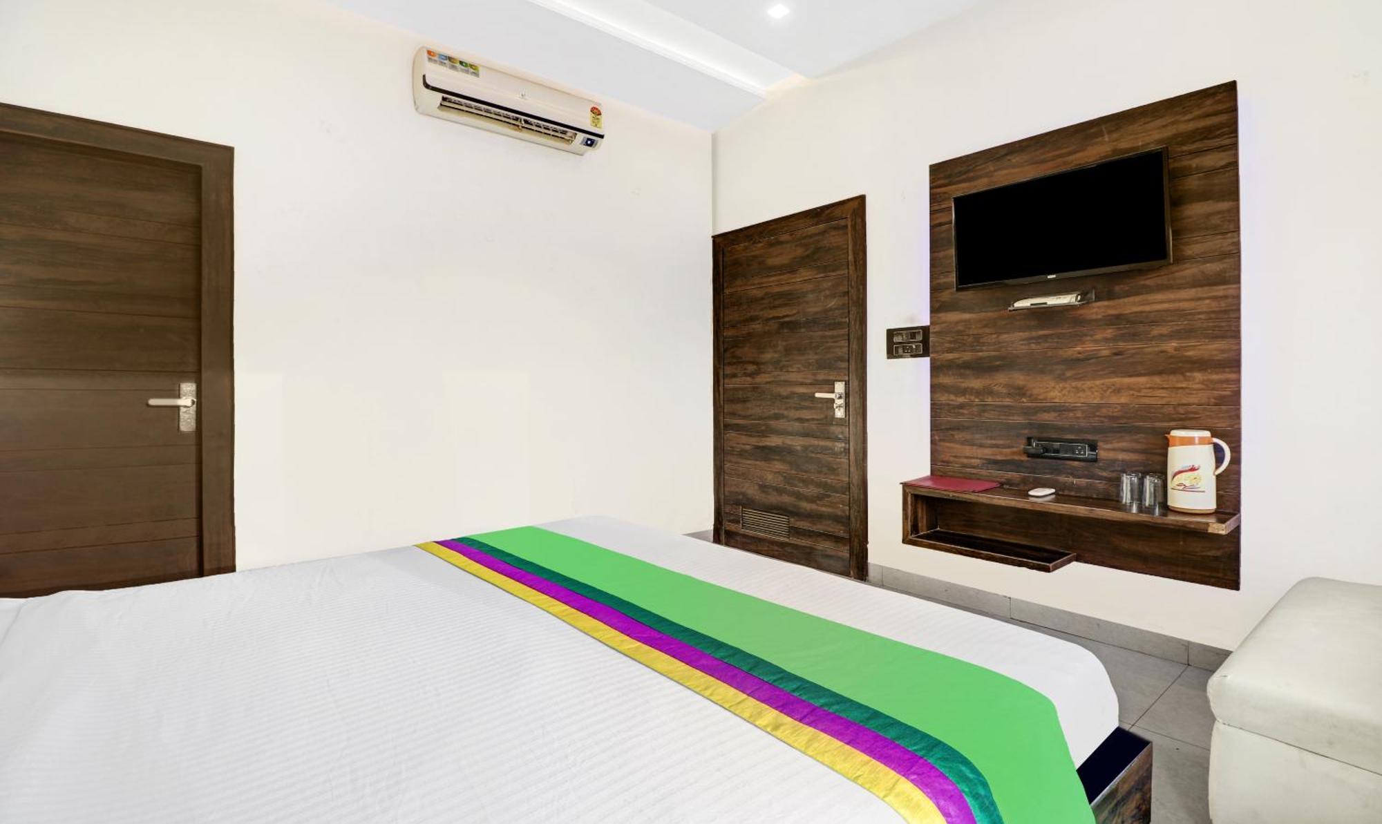 Itsy Hotels Anjali Mahal 500, Mtrs From Mathura Railway Station Eksteriør billede