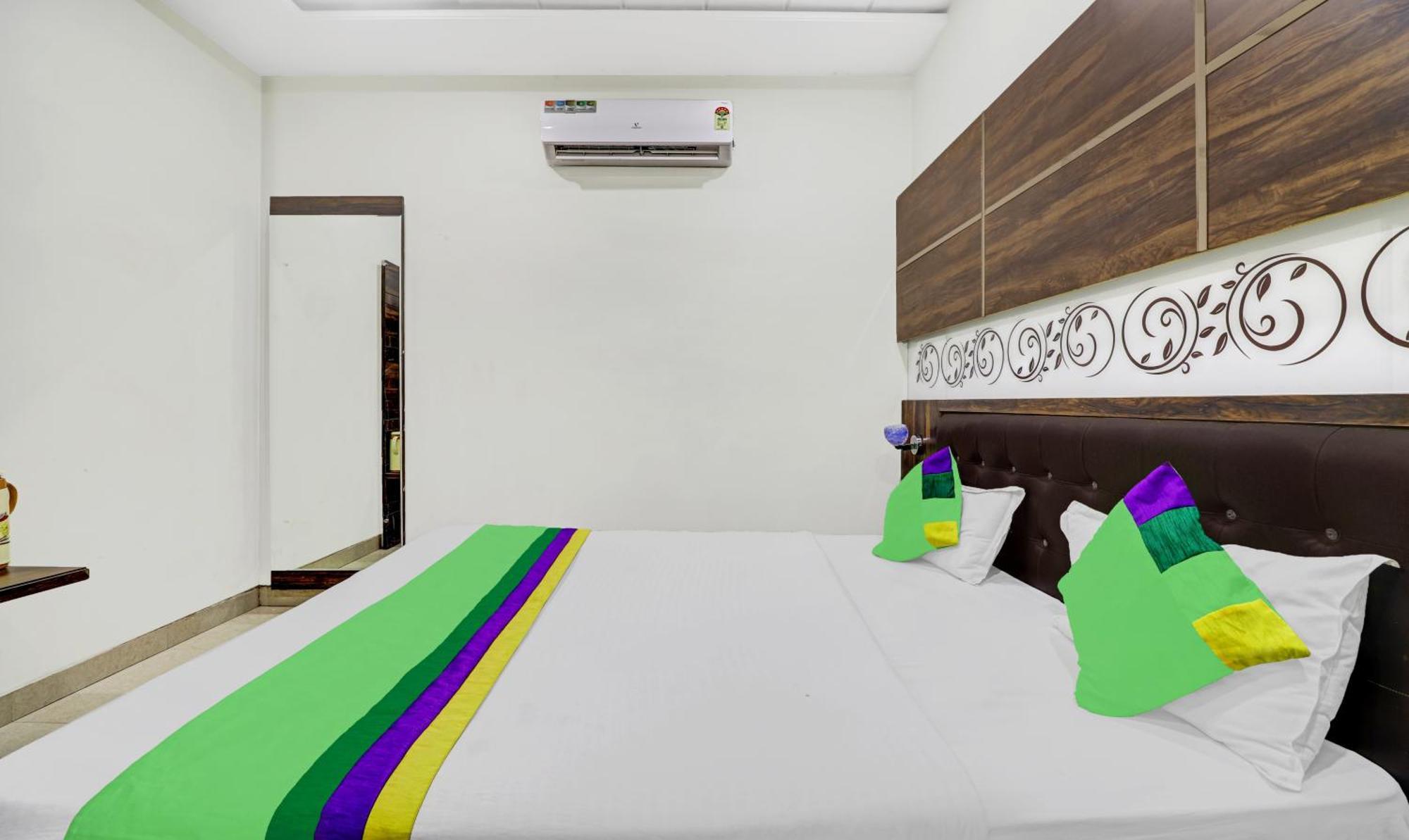 Itsy Hotels Anjali Mahal 500, Mtrs From Mathura Railway Station Eksteriør billede