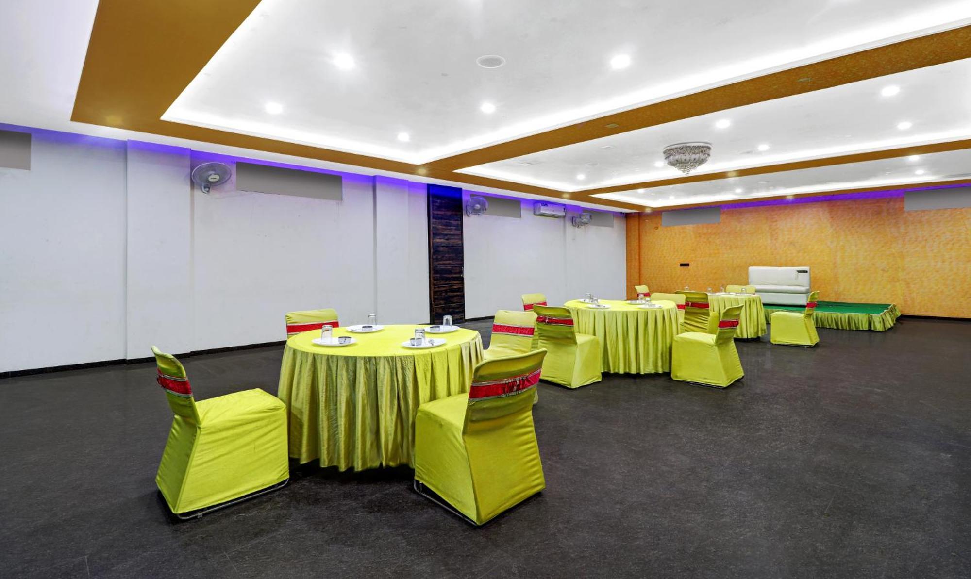 Itsy Hotels Anjali Mahal 500, Mtrs From Mathura Railway Station Eksteriør billede