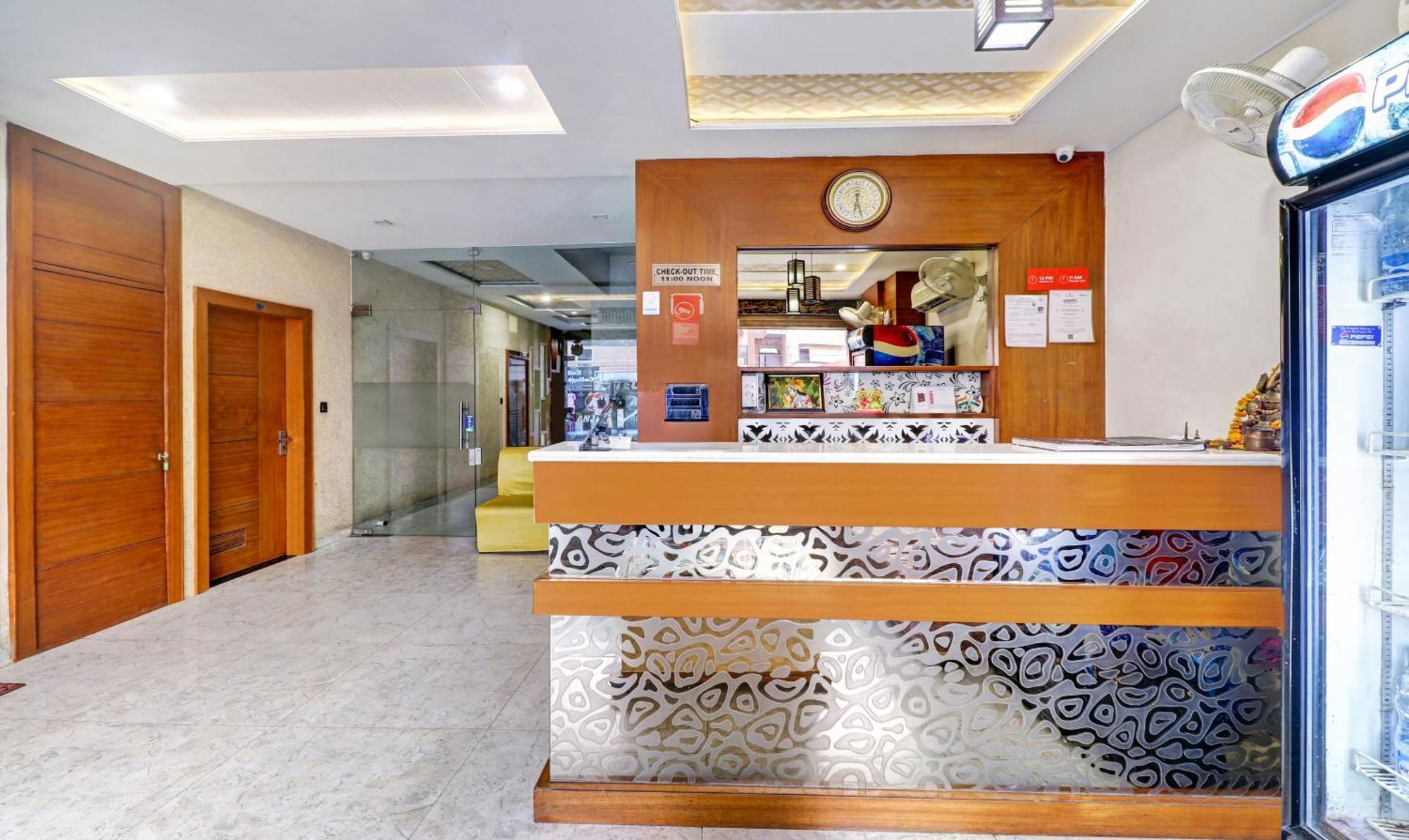 Itsy Hotels Anjali Mahal 500, Mtrs From Mathura Railway Station Eksteriør billede